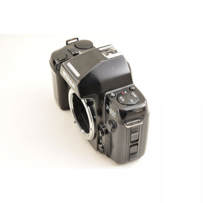 【中古】Nikon F-801 35mm 一眼レフフィルムカメラ + AF Micro-NIKKOR 60mm f/2.8 D マクロ 単焦点レンズ ニコン S/N: 2243535