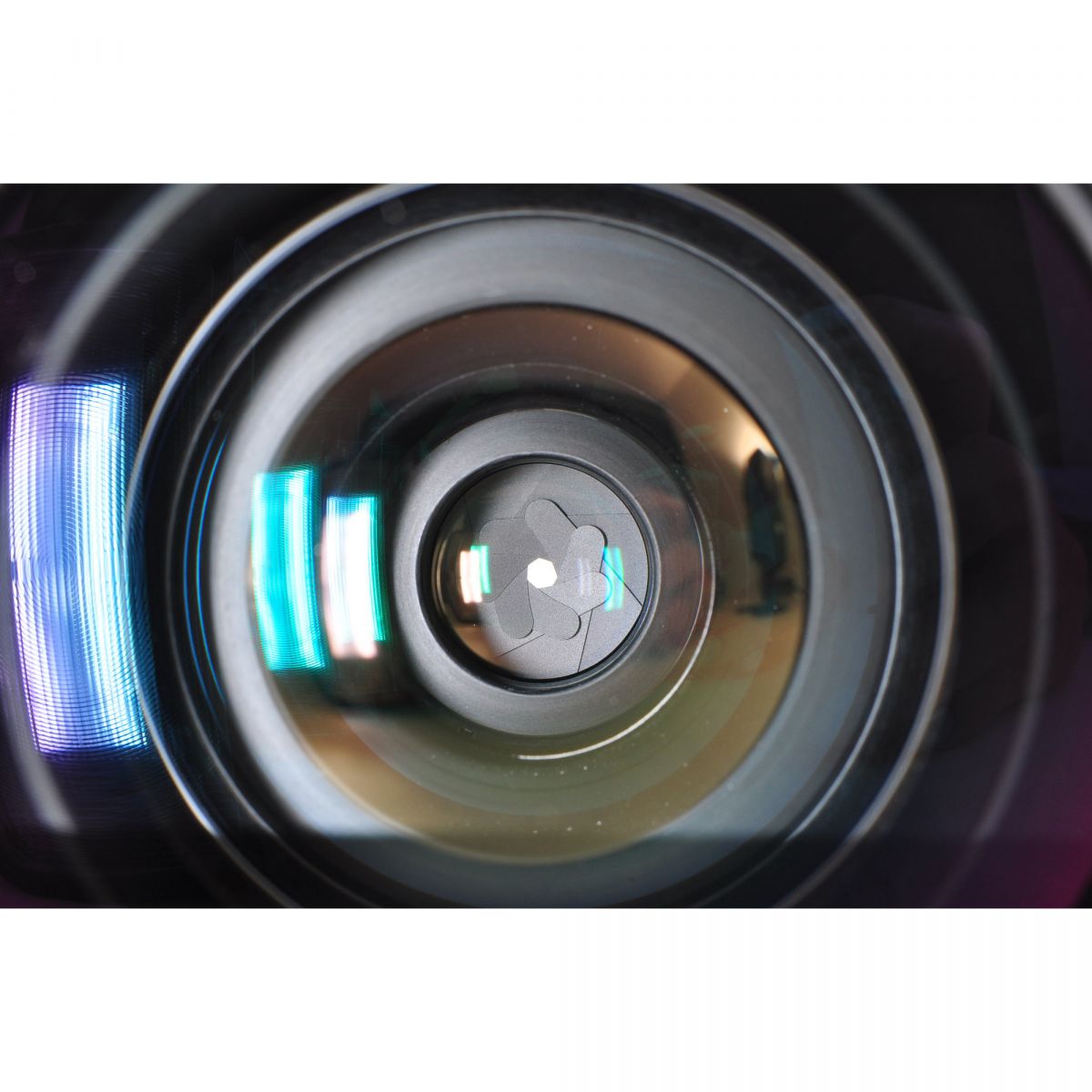 【中古】Nikon Ai Nikkor 24mm f/2.8 単焦点 フード付き カメラレンズ 交換レンズ ニコン S/N:509334