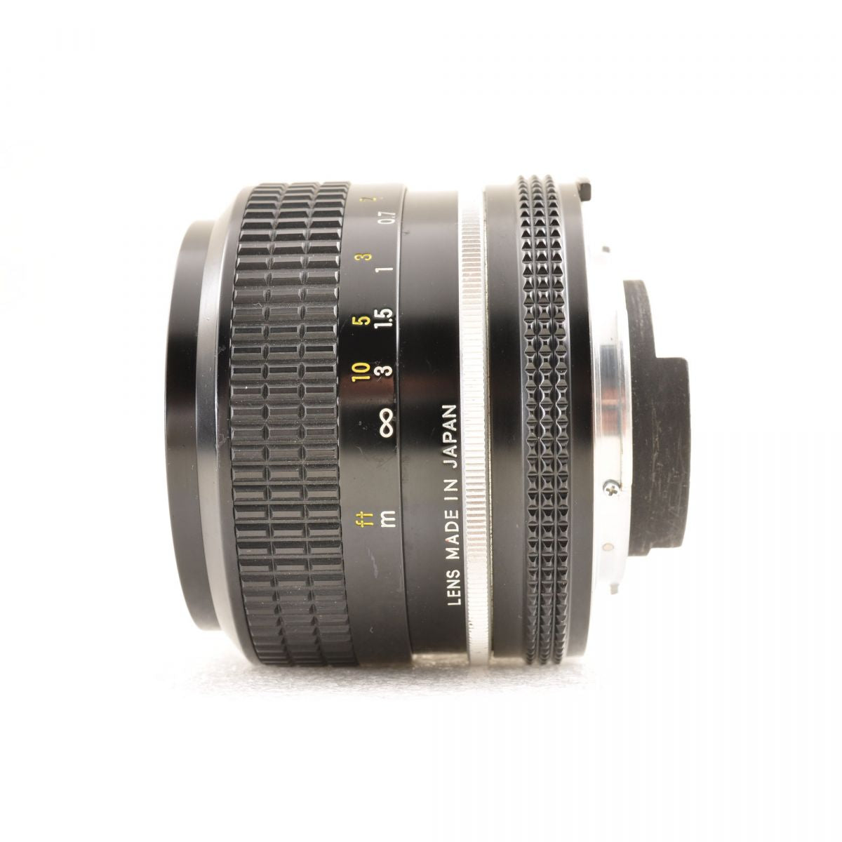 【中古】Nikon Ai Nikkor 24mm f/2.8 単焦点 フード付き カメラレンズ 交換レンズ ニコン S/N:509334