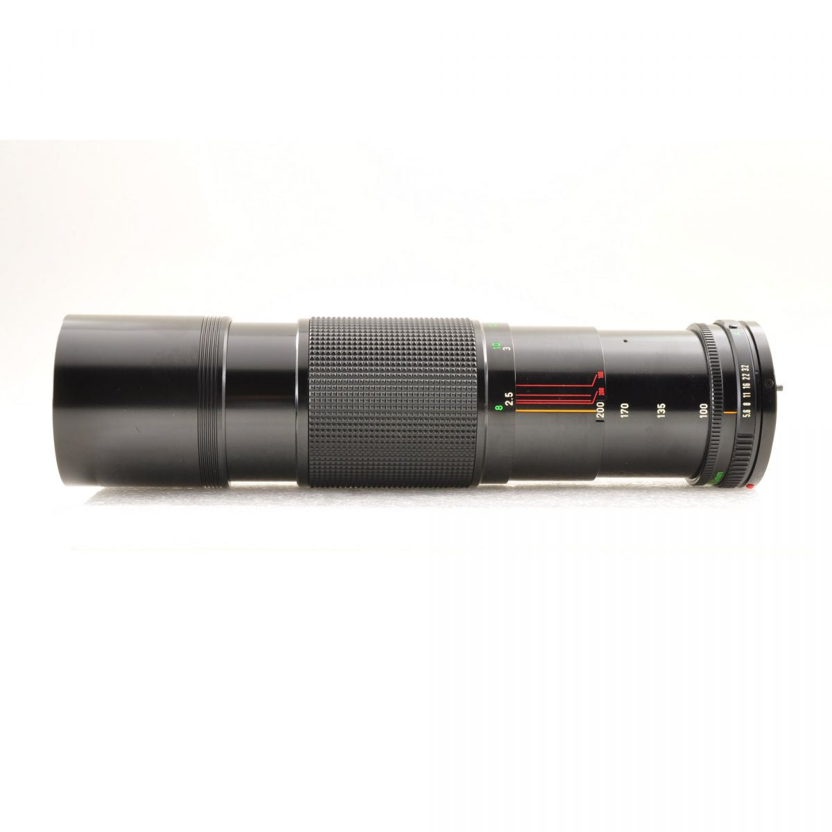 【中古】Canon AE-1 シルバー 35mm 一眼レフ フィルムカメラ + FD 100-200mm f/5.6 望遠ズームレンズ キャノンセット S/N: 1556941