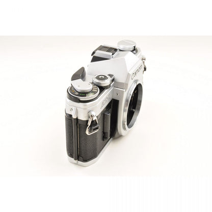 【中古】Canon AE-1 シルバー 35mm 一眼レフ フィルムカメラ + FD 100-200mm f/5.6 望遠ズームレンズ キャノンセット S/N: 1556941