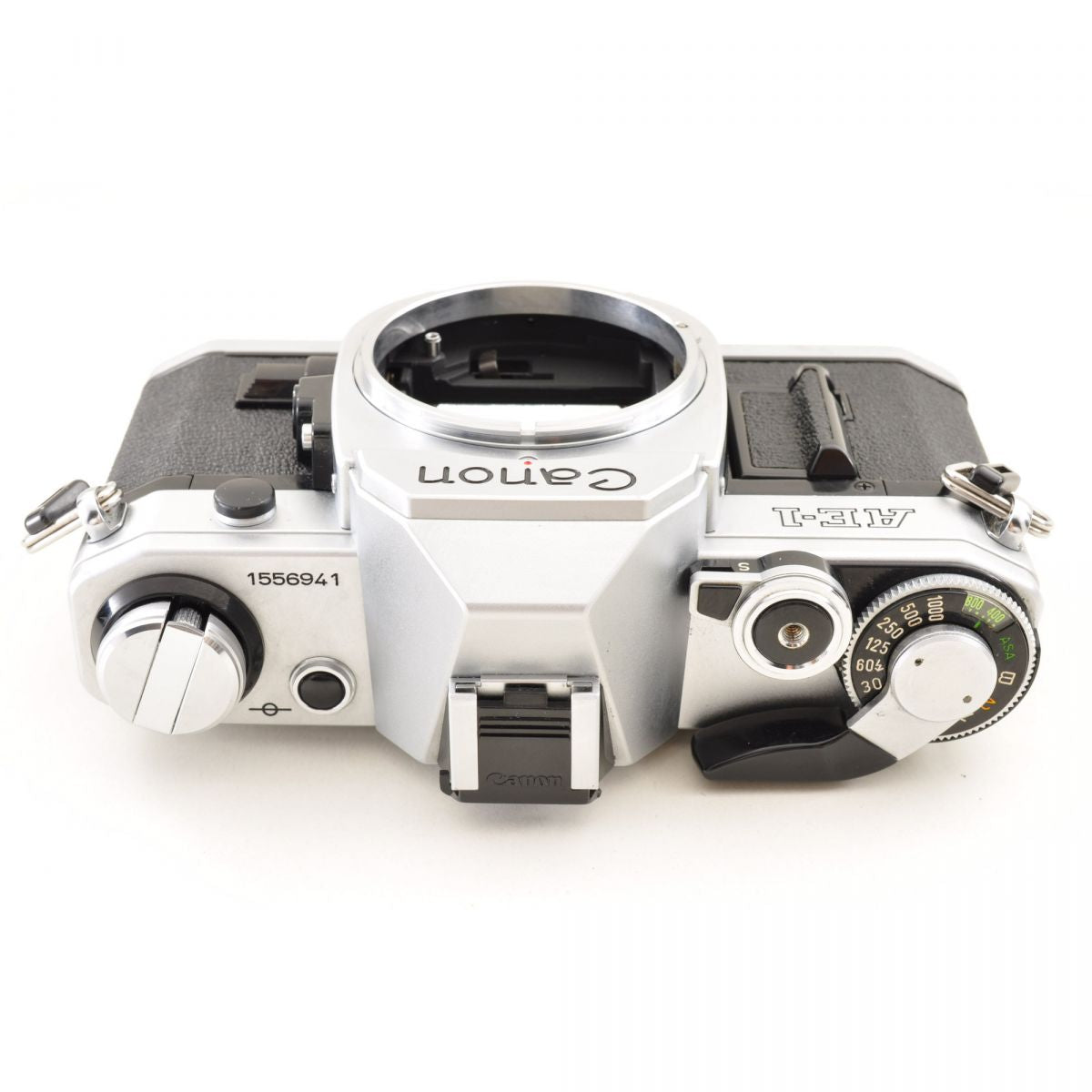 【中古】Canon AE-1 シルバー 35mm 一眼レフ フィルムカメラ + FD 100-200mm f/5.6 望遠ズームレンズ キャノンセット S/N: 1556941