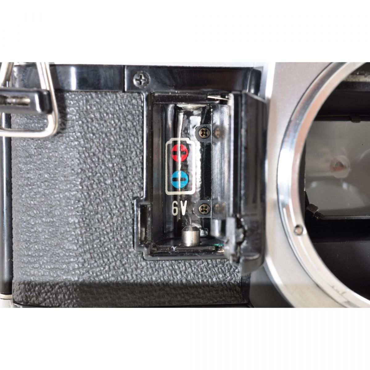 【中古】Canon AE-1 シルバー 35mm 一眼レフ フィルムカメラ + FD 100-200mm f/5.6 望遠ズームレンズ キャノンセット S/N: 1556941