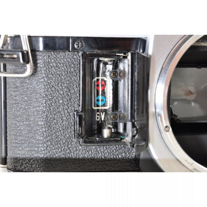 【中古】Canon AE-1 シルバー 35mm 一眼レフ フィルムカメラ + FD 100-200mm f/5.6 望遠ズームレンズ キャノンセット S/N: 1556941