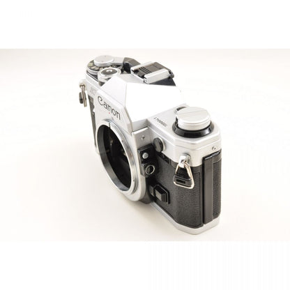 【中古】Canon AE-1 シルバー 35mm 一眼レフ フィルムカメラ + FD 100-200mm f/5.6 望遠ズームレンズ キャノンセット S/N: 1556941