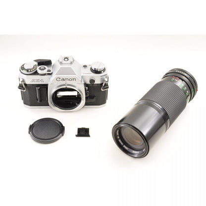 【中古】Canon AE-1 シルバー 35mm 一眼レフ フィルムカメラ + FD 100-200mm f/5.6 望遠ズームレンズ キャノンセット S/N: 1556941