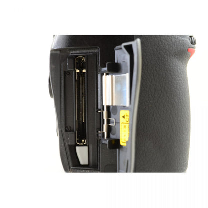 【中古】Nikon D700 1210万画素 フルサイズ デジタル一眼レフカメラ ボディ ニコン S/N: 2084782