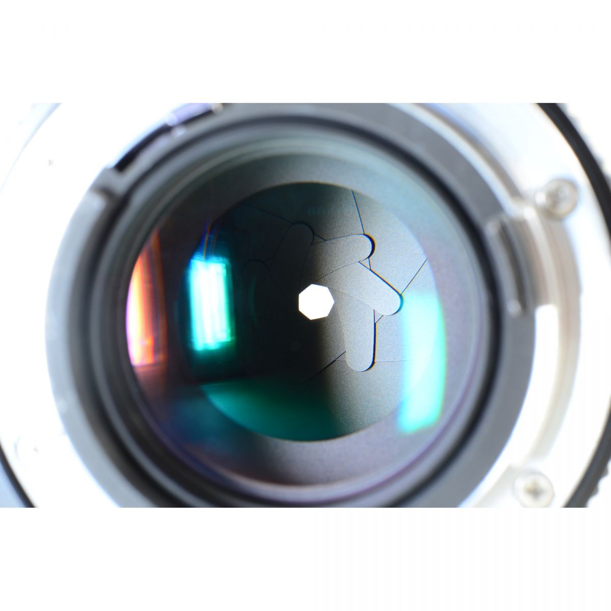 【中古】Nikon Ai NIKKOR 105mm f/2.5 中望遠 単焦点レンズ HS-8メタルフード付 ニコン S/N: 791596