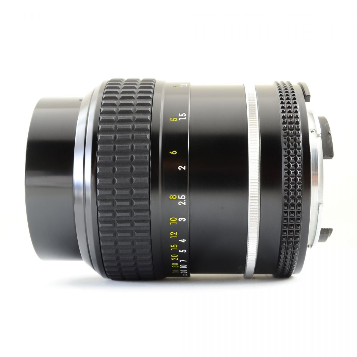 【中古】Nikon Ai NIKKOR 105mm f/2.5 中望遠 単焦点レンズ HS-8メタルフード付 ニコン S/N: 791596