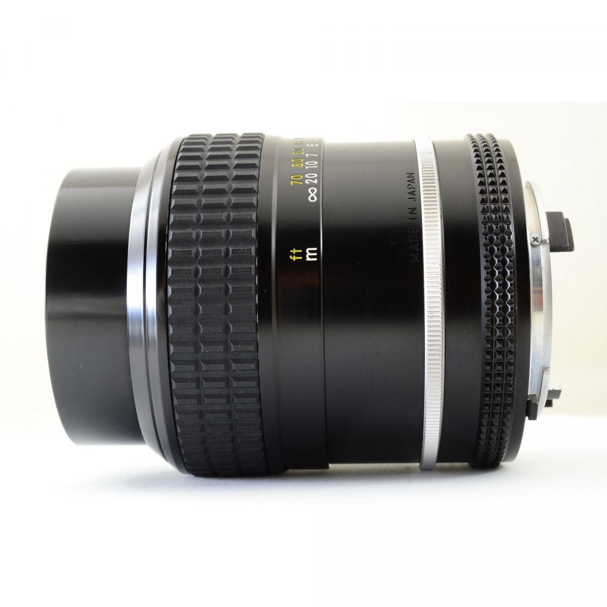 【中古】Nikon Ai NIKKOR 105mm f/2.5 中望遠 単焦点レンズ HS-8メタルフード付 ニコン S/N: 791596