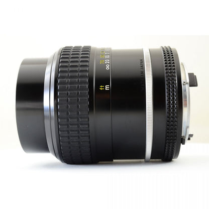 【中古】Nikon Ai NIKKOR 105mm f/2.5 中望遠 単焦点レンズ HS-8メタルフード付 ニコン S/N: 791596