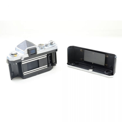 【中古】Nikon F アイレベル シルバー 35mm フィルムカメラ ニコン S/N: 6746032