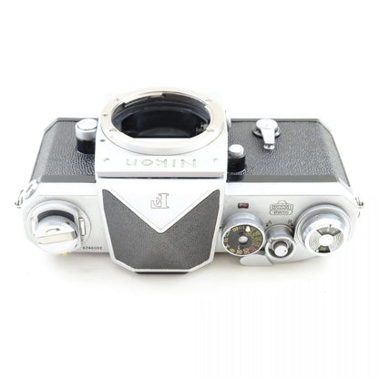 【中古】Nikon F アイレベル シルバー 35mm フィルムカメラ ニコン S/N: 6746032