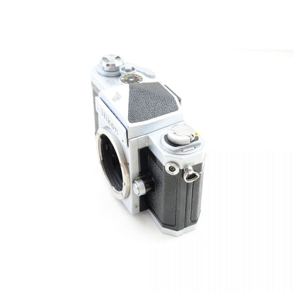 【中古】Nikon F アイレベル シルバー 35mm フィルムカメラ ニコン S/N: 6746032