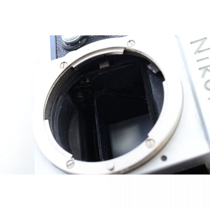 【中古】Nikon F アイレベル シルバー 35mm フィルムカメラ ニコン S/N: 6746032