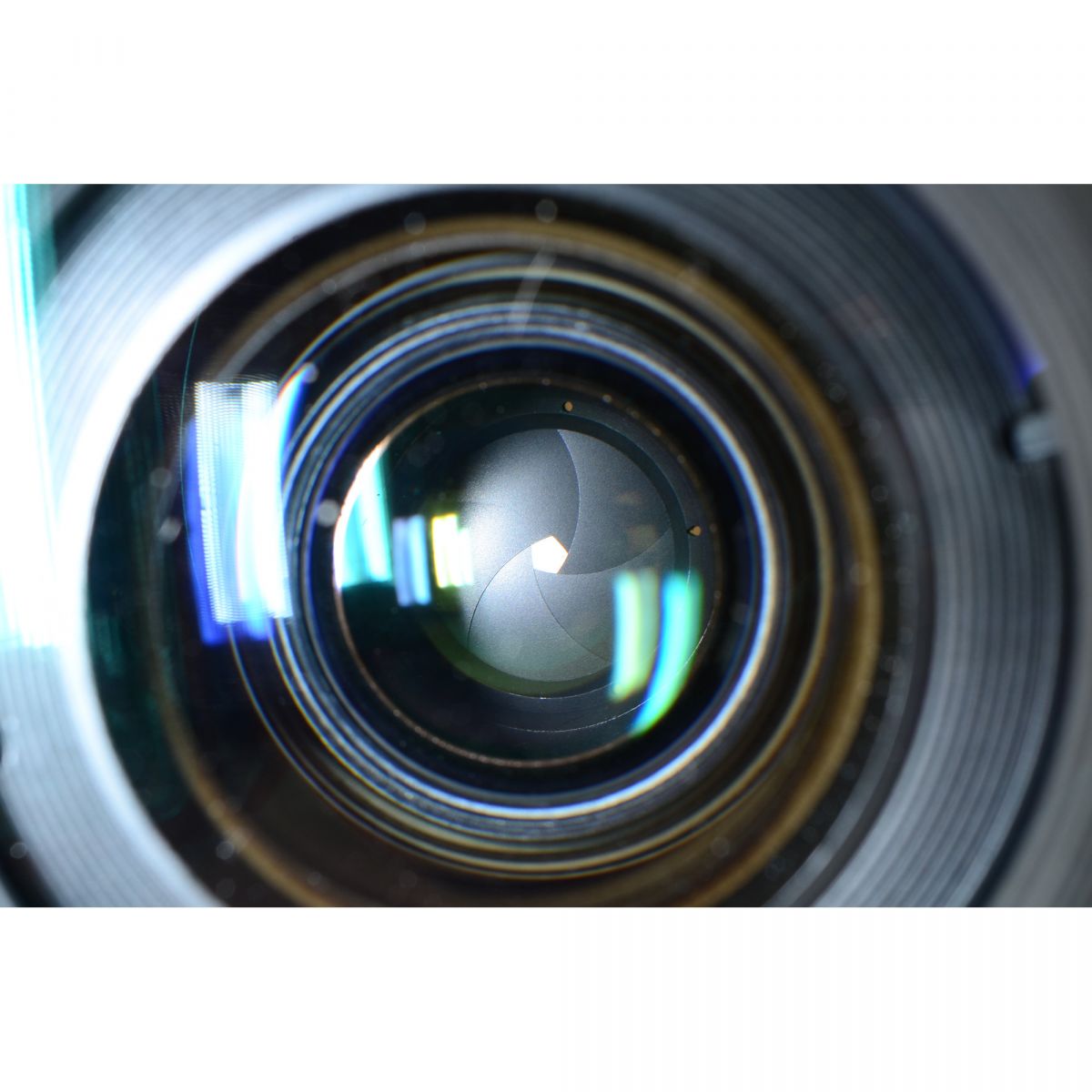 【中古】Canon New F-1 アイレベル 35mm フィルムカメラ + New FD 35-105mm f/3.5-4.5 ズームレンズ キャノン S/N: 224918