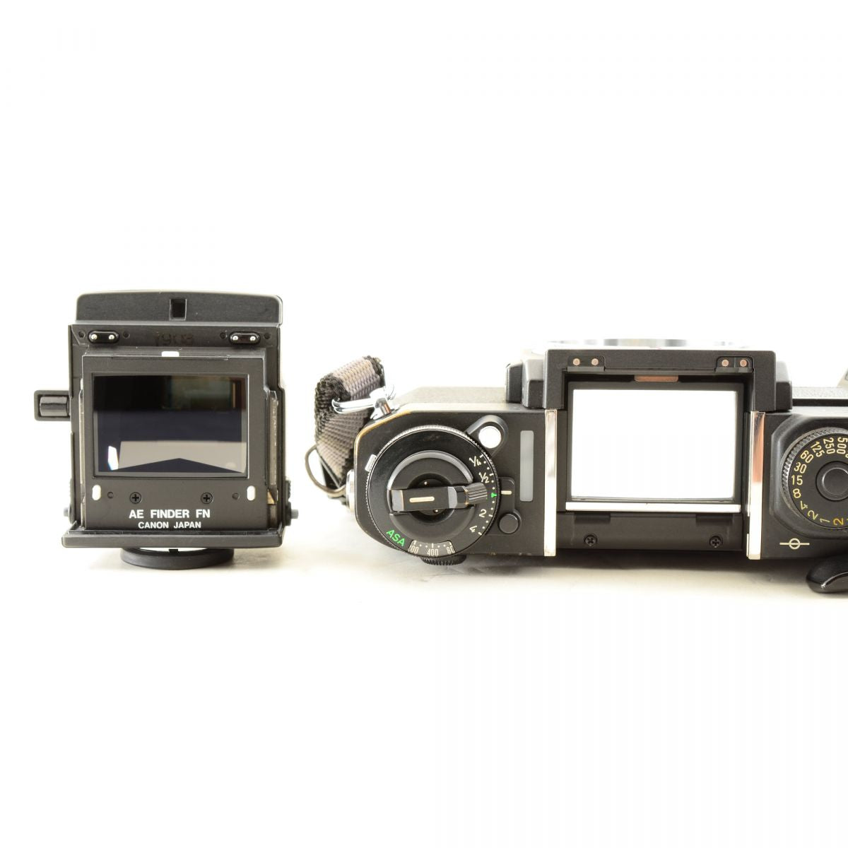 【中古】Canon New F-1 アイレベル 35mm フィルムカメラ + New FD 35-105mm f/3.5-4.5 ズームレンズ キャノン S/N: 224918