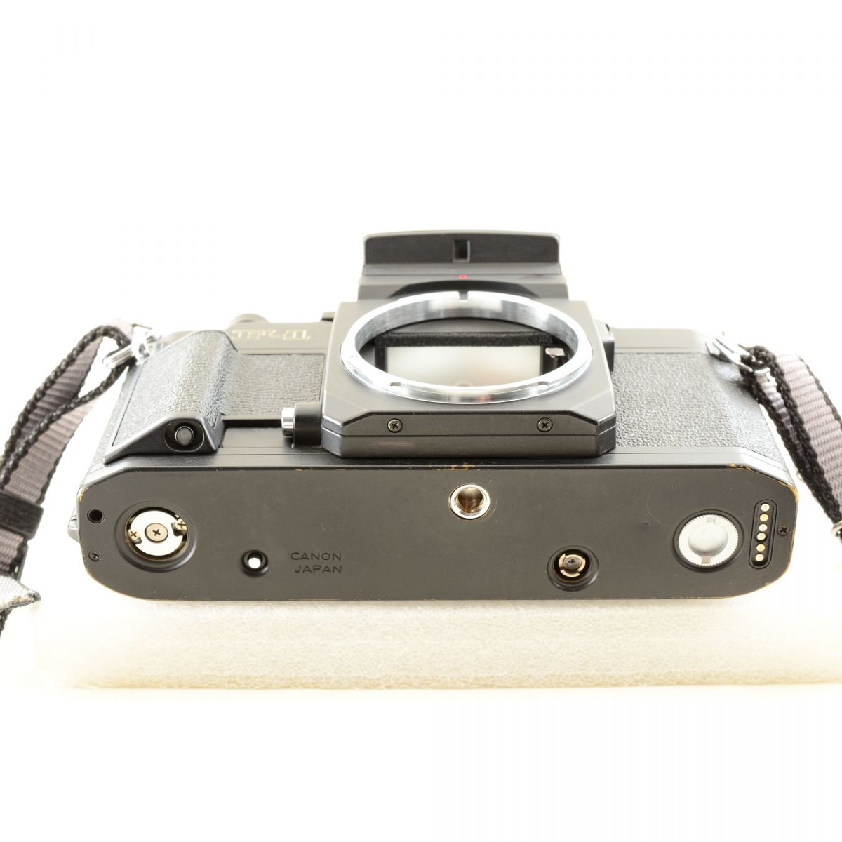 【中古】Canon New F-1 アイレベル 35mm フィルムカメラ + New FD 35-105mm f/3.5-4.5 ズームレンズ キャノン S/N: 224918