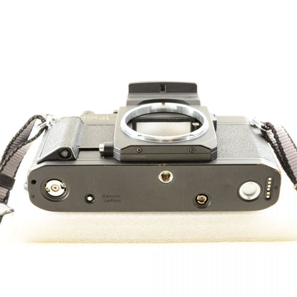 【中古】Canon New F-1 アイレベル 35mm フィルムカメラ + New FD 35-105mm f/3.5-4.5 ズームレンズ キャノン S/N: 224918