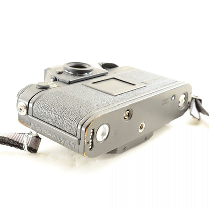 【中古】Canon New F-1 アイレベル 35mm フィルムカメラ + New FD 35-105mm f/3.5-4.5 ズームレンズ キャノン S/N: 224918