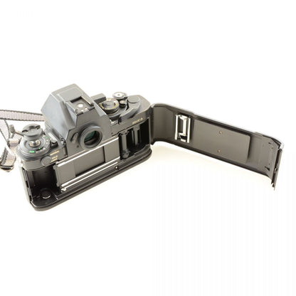 【中古】Canon New F-1 アイレベル 35mm フィルムカメラ + New FD 35-105mm f/3.5-4.5 ズームレンズ キャノン S/N: 224918