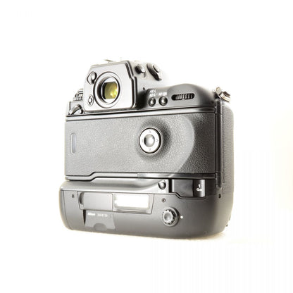 【中古】Nikon F5 ブラック 一眼レフ フィルムカメラ AF 24-120mm f/3.5-5.6 D ズームレンズセット ニコン S/N:3048136