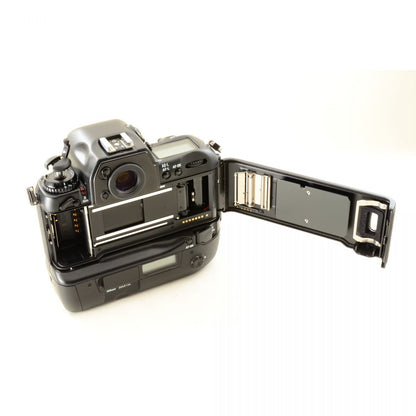 【中古】Nikon F5 ブラック 一眼レフ フィルムカメラ AF 24-120mm f/3.5-5.6 D ズームレンズセット ニコン S/N:3048136
