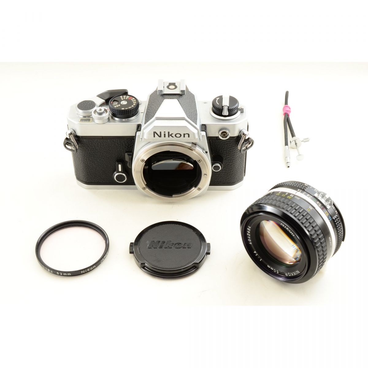 【中古】Nikon FM シルバー 35mm フィルムカメラ + Ai NIKKOR 50mm f/1.4 標準 単焦点レンズ ニコン S/N: 2157536