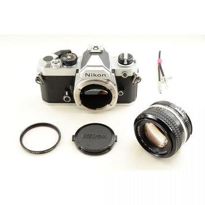 【中古】Nikon FM シルバー 35mm フィルムカメラ + Ai NIKKOR 50mm f/1.4 標準 単焦点レンズ ニコン S/N: 2157536