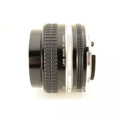 【中古】Nikon FM シルバー 35mm フィルムカメラ + Ai NIKKOR 50mm f/1.4 標準 単焦点レンズ ニコン S/N: 2157536