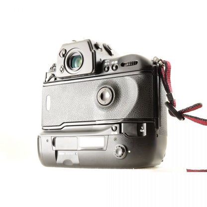 【中古】Nikon F5 ブラック 35mm 一眼レフ フィルムカメラ DP-30 AF NIKKOR 35-135mm F3.5-4.5 マクロ ズームレンズ セット ニコン S/N:3167762