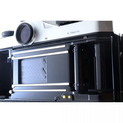 【中古】Nikon New FM2 シルバー 35mm フィルムカメラ FM2N ニコン S/N: 7846176