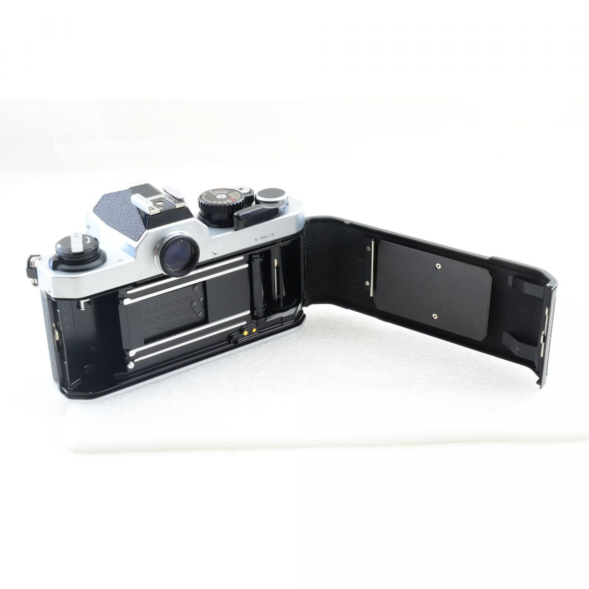 【中古】Nikon New FM2 シルバー 35mm フィルムカメラ FM2N ニコン S/N: 7846176