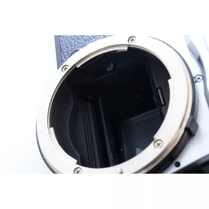 【中古】Nikon New FM2 シルバー 35mm フィルムカメラ FM2N ニコン S/N: 7846176