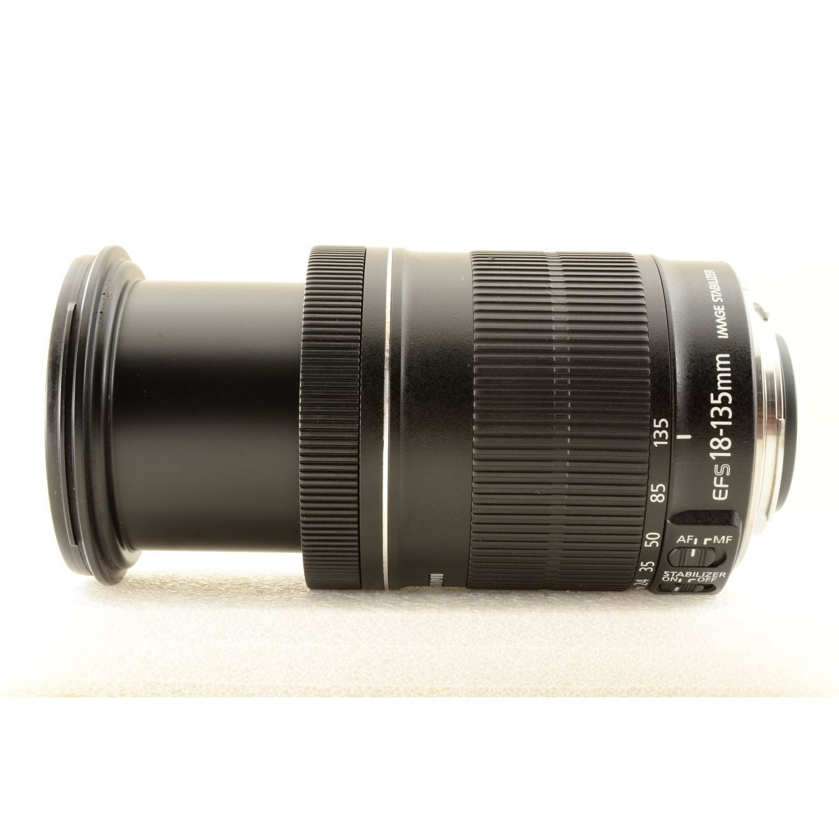 【中古】Canon EF-S 18-135mm f/3.5-5.6 IS 高倍率 ズームレンズ フード付 キャノン S/N: 5902018662