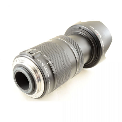 【中古】Canon EF-S 18-135mm f/3.5-5.6 IS 高倍率 ズームレンズ フード付 キャノン S/N: 5902018662
