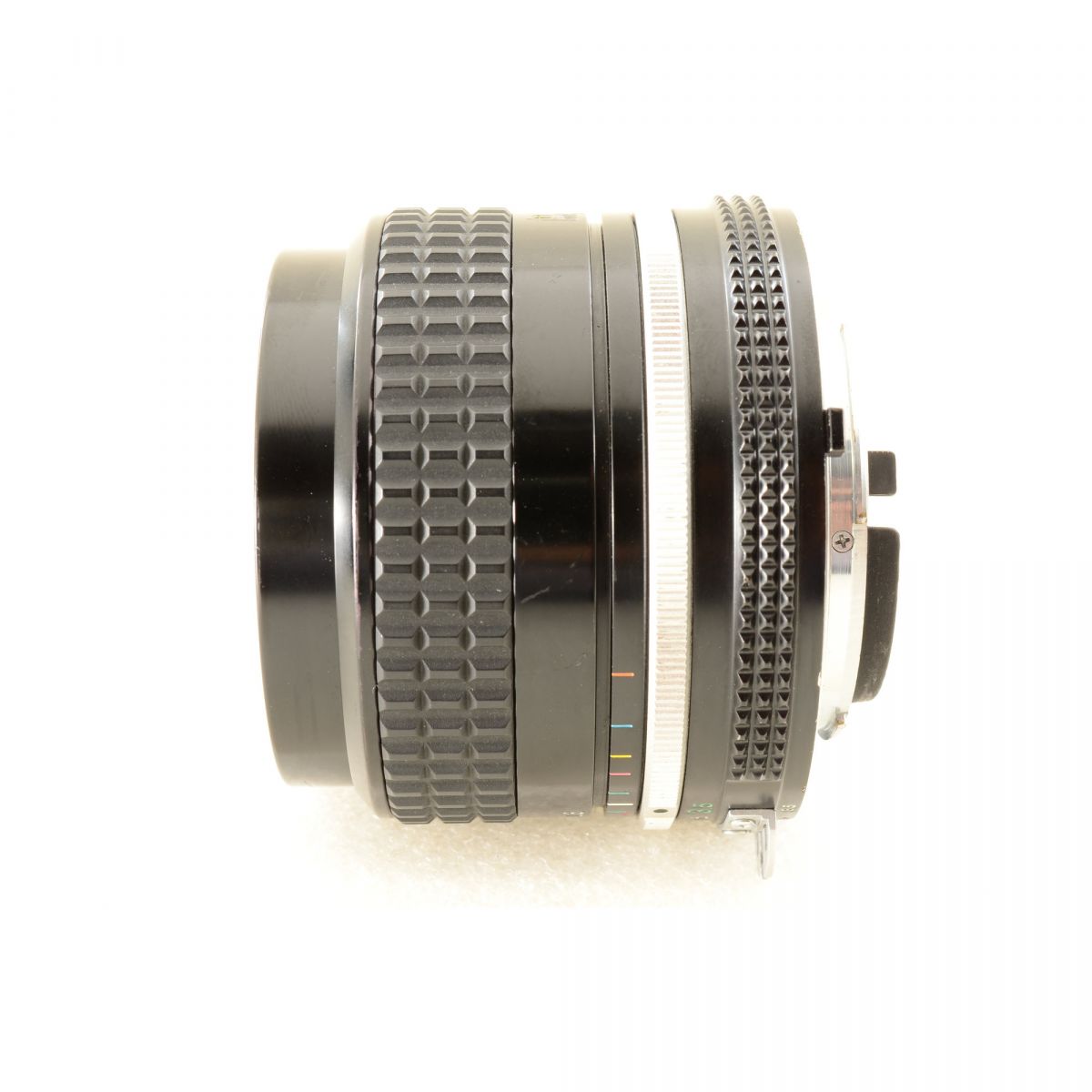 【中古】Nikon NIKKOR Ai 28mm f/3.5 広角 単焦点レンズ ニコン S/N: 1794472