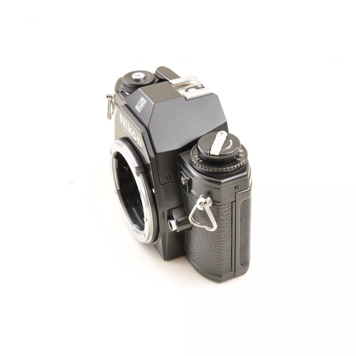 【中古】Nikon EM ブラック 35mm フィルム一眼レフカメラ+ニコン Ai-S 50mm f/1.8 パンケーキレンズセット