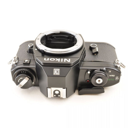 【中古】Nikon EM ブラック 35mm フィルム一眼レフカメラ+ニコン Ai-S 50mm f/1.8 パンケーキレンズセット