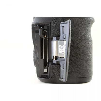 【中古】Canon EOS 5D MARK III 22.3MP ブラック 一眼レフ デジタルカメラ 元箱付き キヤノン S/N:41024001066