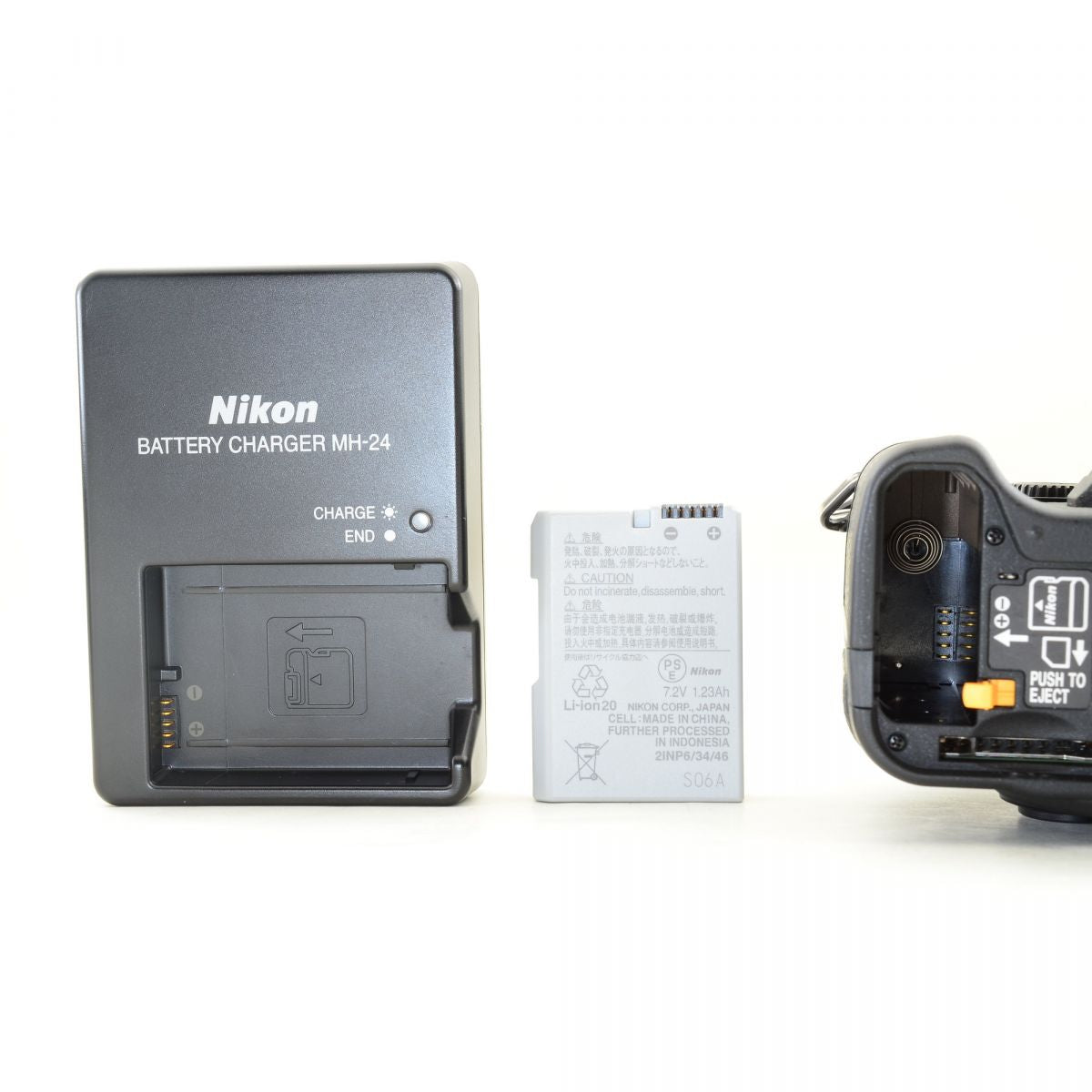 【中古】Nikon Df 16.2MP ブラック 一眼レフ デジタルカメラ ニコン S/N:2031223
