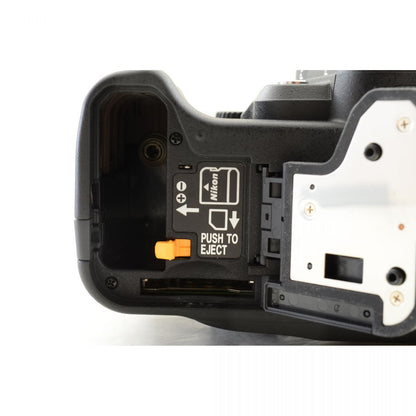 【中古】Nikon Df 16.2MP ブラック 一眼レフ デジタルカメラ ニコン S/N:2031223