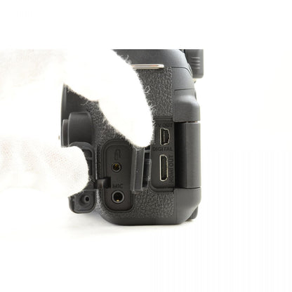 【中古】Canon EOS 8000D 24.2 MP デジタル 一眼レフ カメラ ボディ キャノン S/N: 41042000327