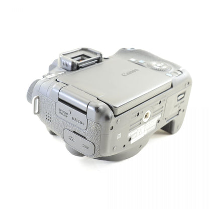 【中古】Canon EOS 8000D 24.2MP 一眼レフ デジタルカメラ EF-S 18-55mm f/3.5-5.6 IS STM ズームレンズセット キヤノン S/N:41032010847