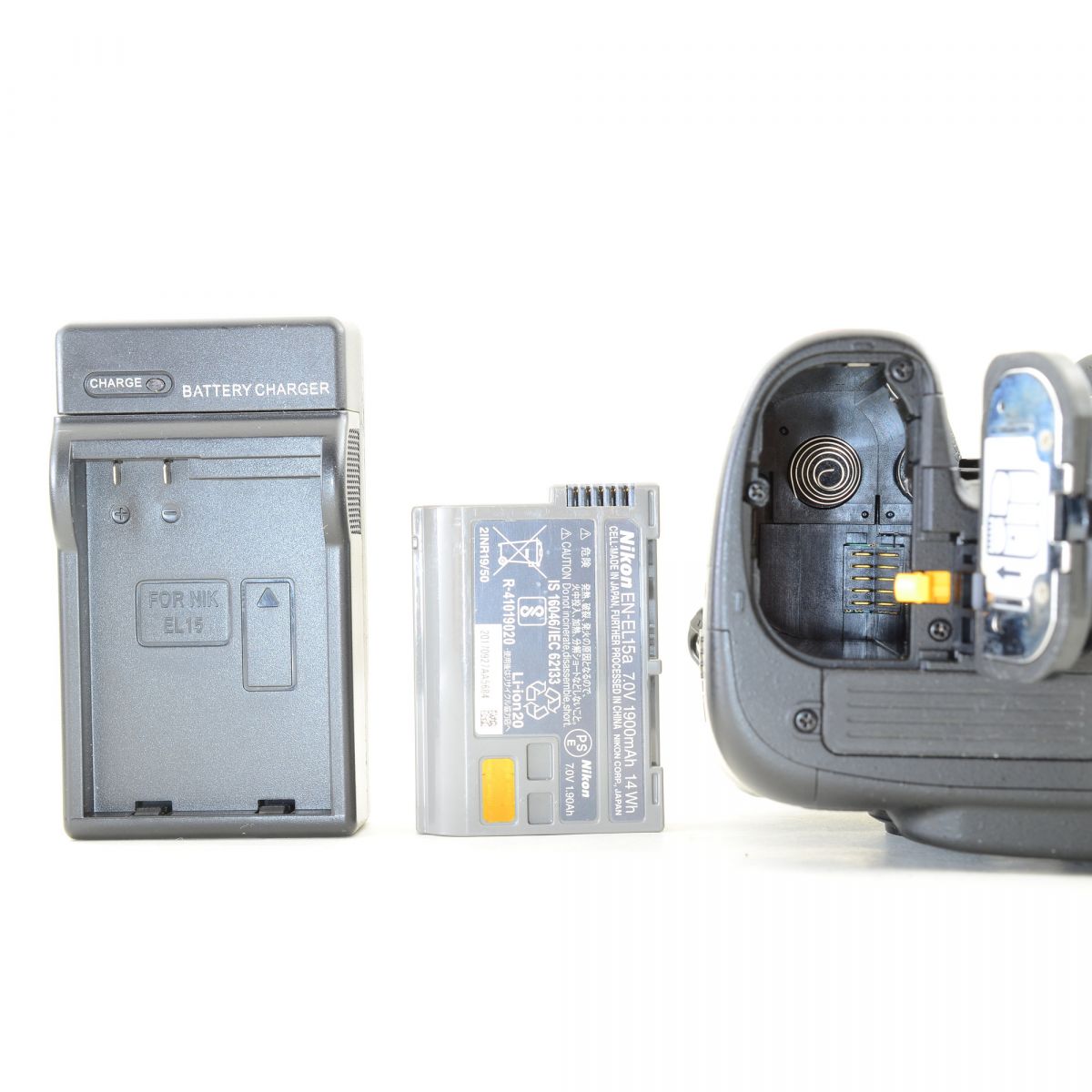 【中古】Nikon D7200 24.2MP デジタル 一眼レフ カメラ ボディ 元箱付 ニコン S/N: 2005305