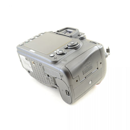 【中古】Nikon D7200 24.2MP デジタル 一眼レフ カメラ ボディ 元箱付 ニコン S/N: 2005305