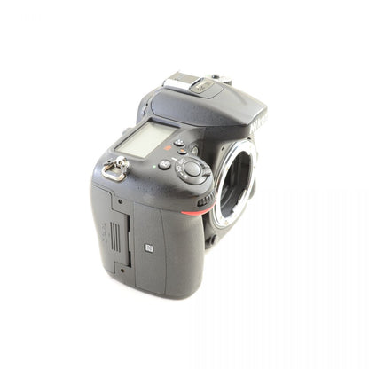 【中古】Nikon D7200 24.2MP デジタル 一眼レフ カメラ ボディ 元箱付 ニコン S/N: 2005305