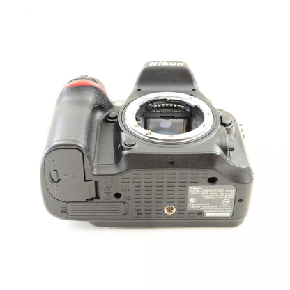 【中古】Nikon D7200 24.2MP デジタル 一眼レフ カメラ ボディ 元箱付 ニコン S/N: 2005305