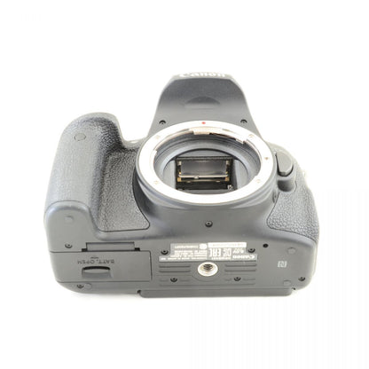 【中古】Canon EOS 8000D 24.2MP 一眼レフ デジタルカメラ EF-S 18-55mm f/3.5-5.6 IS STM ズームレンズセット キヤノン S/N:41032010847