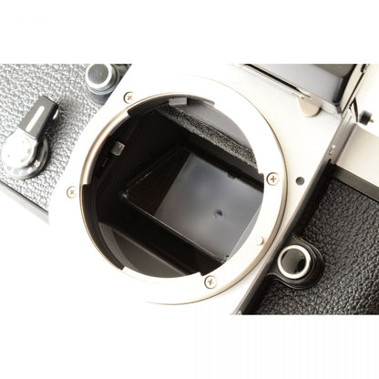 【中古】Nikon F2 Photomic シルバー 35mm フィルム 一眼レフ カメラ ボディ ケース付 ニコン S/N: 7371985